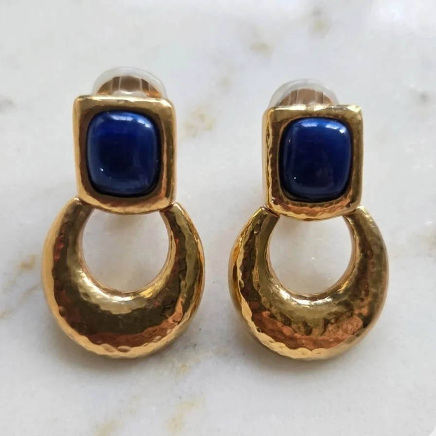 1980s Hammered Gold Doorknocker Earrings - Image 3