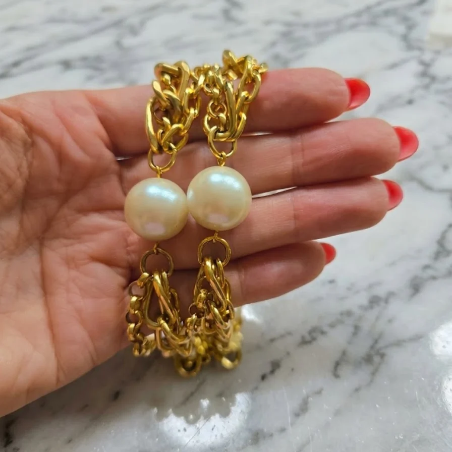 Gold chain necklace with faux pearls - Image 3