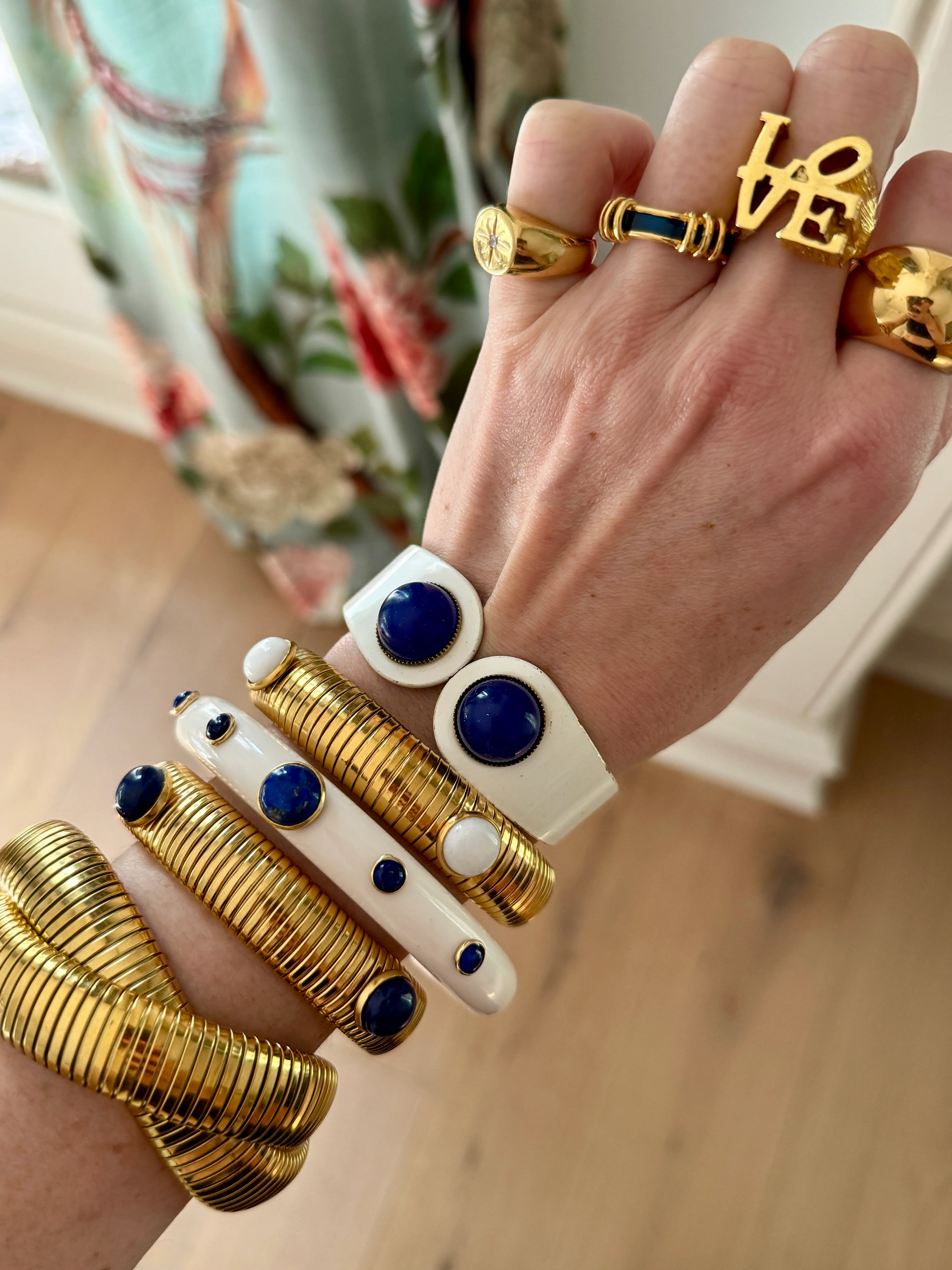 Round White Stone Gold Omega Bracelet - Image 3
