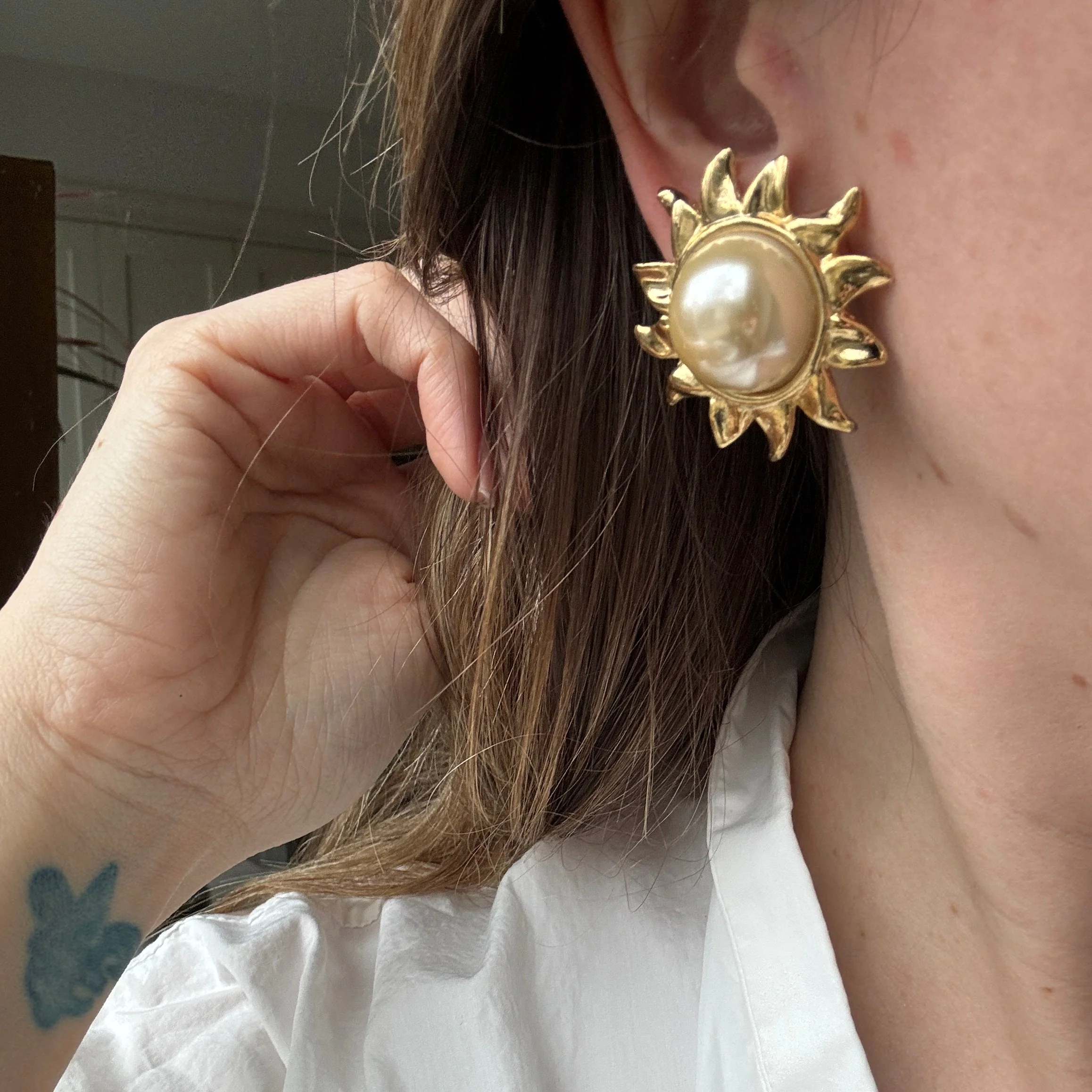 Vintage 90s French Sun Pearl Earrings - Image 2