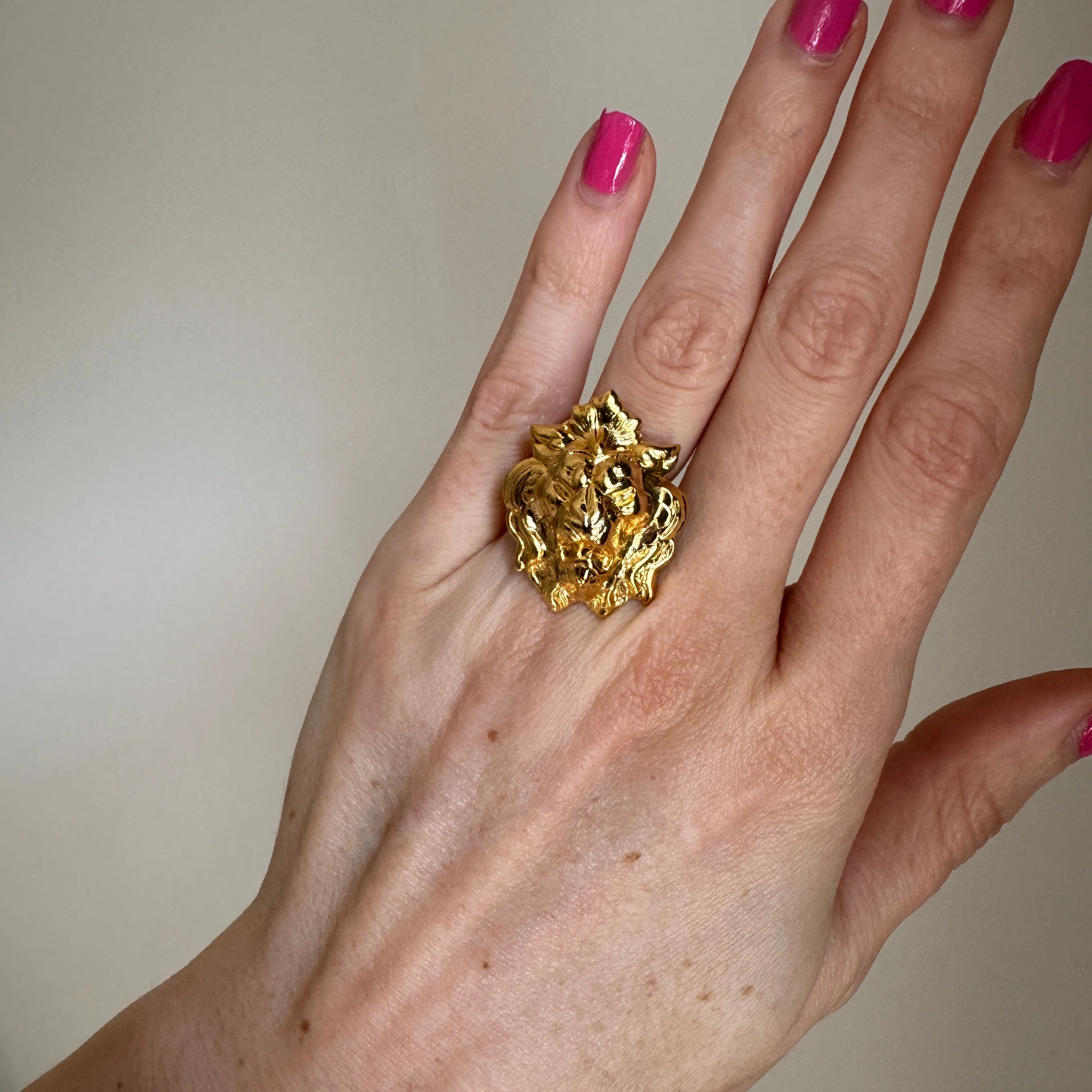 Vintage Italian Gold Lion Ring Size 6 - Image 2