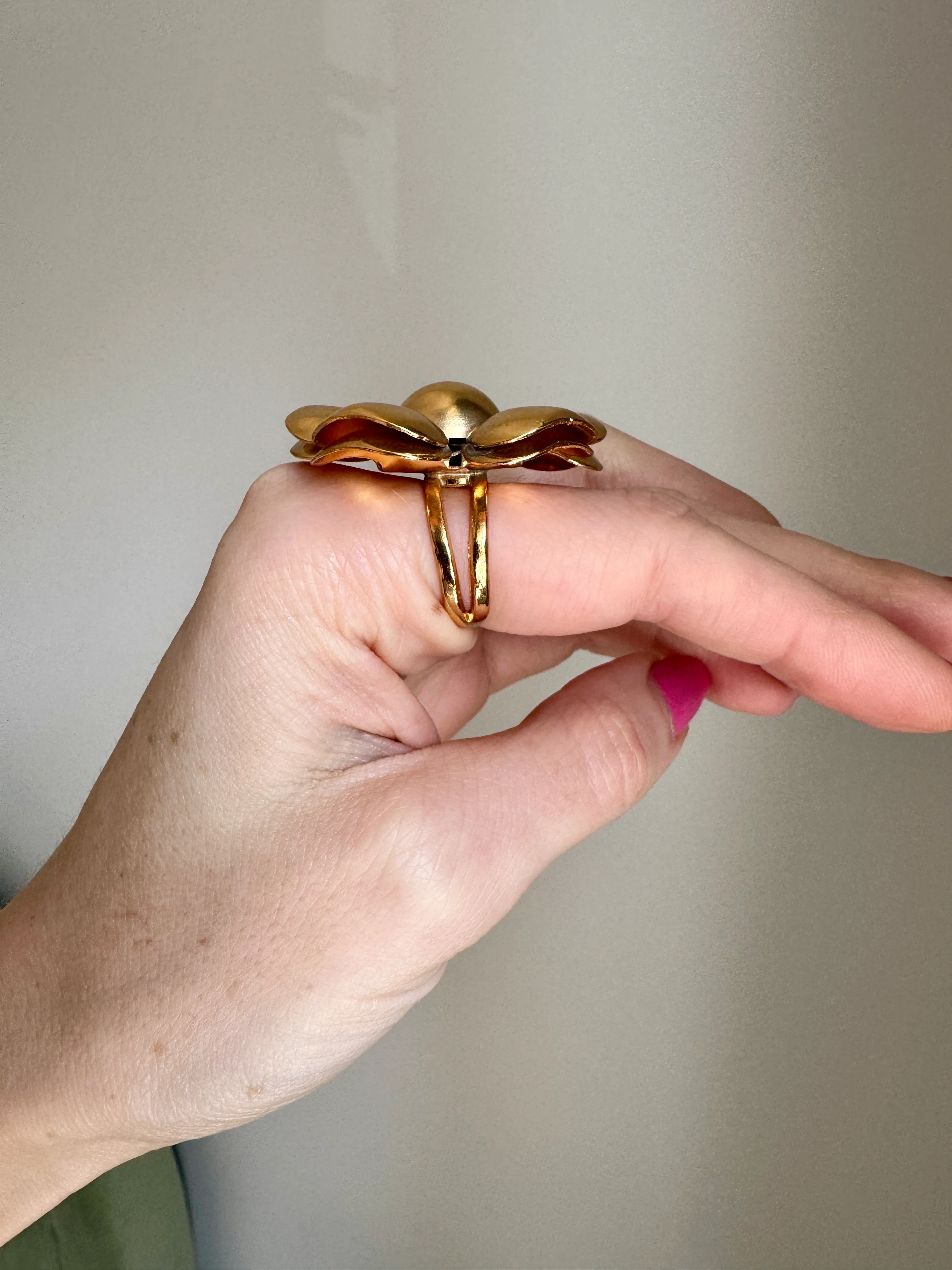 Vintage Italian Huge Gold Flower Ring Size 7 - Image 5