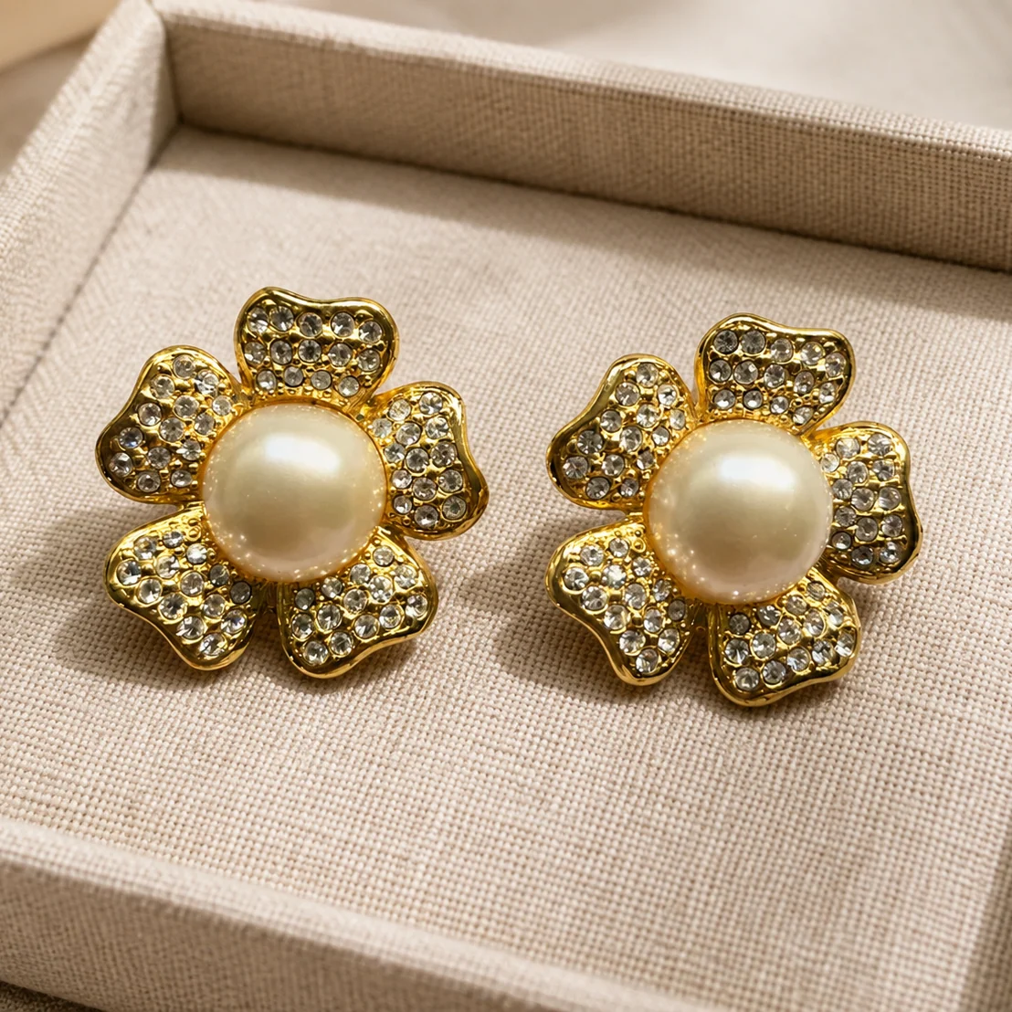 Vintage Joan Rivers Flower Earrings - Image 3